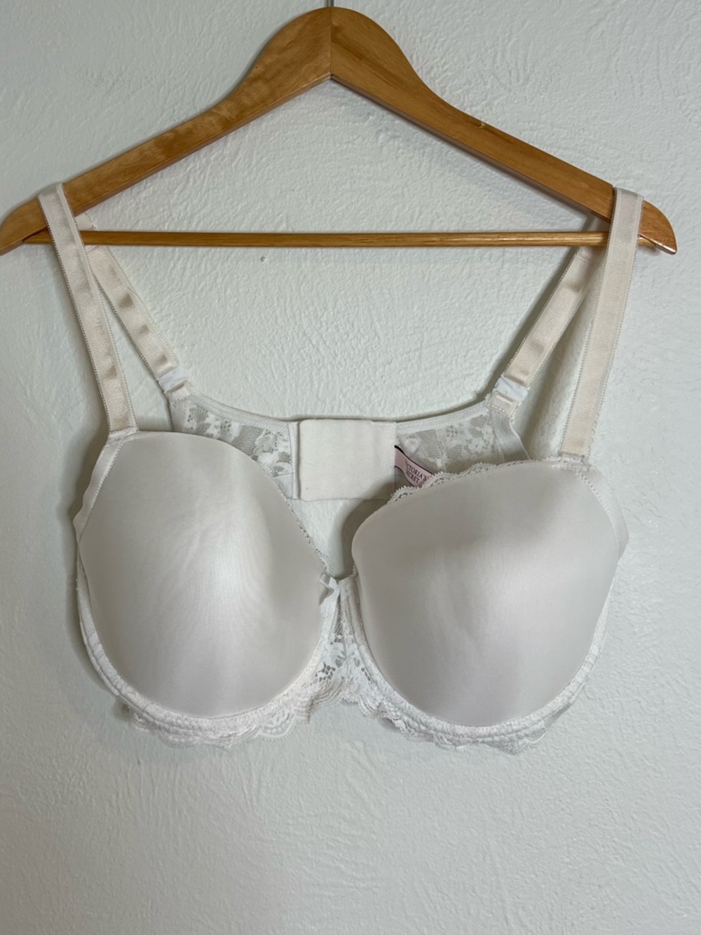 Victoria's Secret Dream Angels Lined Demo Ivory Lace-Trim T-Shirt Bra size 38DDD